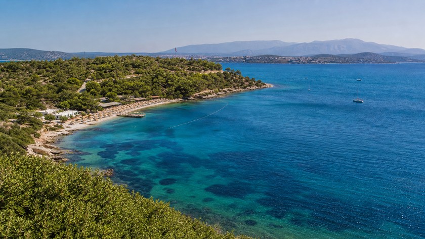 Aya Yorgi Koyu Çeşme Rehberi: Nerede, Nasıl Gidilir ve Deniz Notları