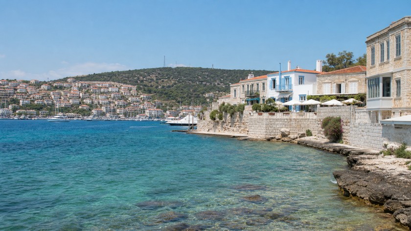 Çeşme Gezilecek Yerler: Merkez, Alaçatı, Plajlar ve Tarihi Duraklar