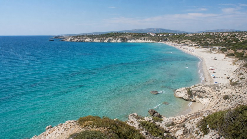 Çeşme Plajları: Ilıca, Altınkum, Delikli Koy ve Deniz Rehberi