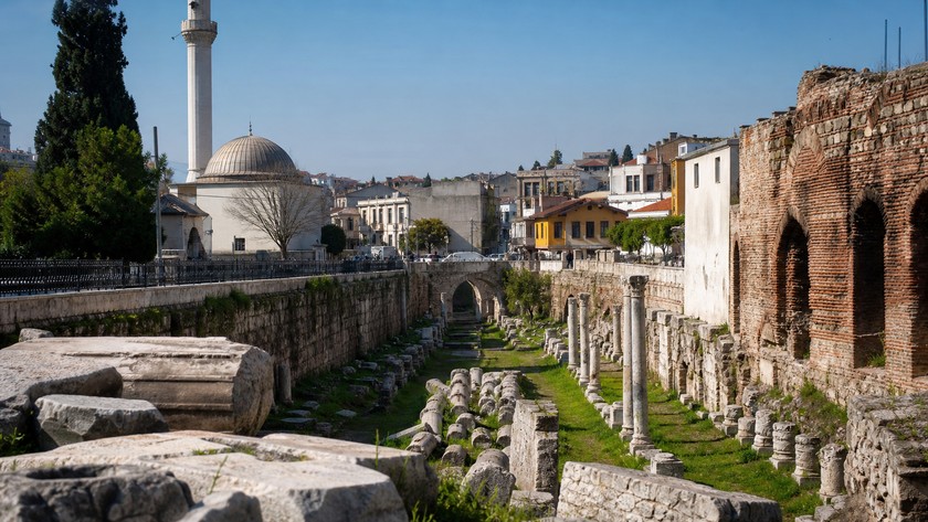 İzmir Agorası çevresinde Konak ve Kemeraltı tarihi rota atmosferi