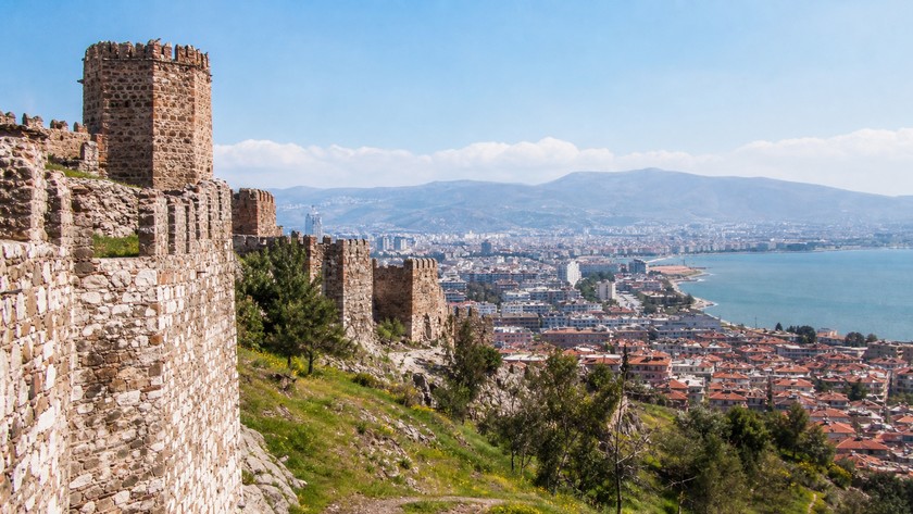 Kadifekale Rehberi: İzmir Manzarası, Ulaşım ve Gezi Notları