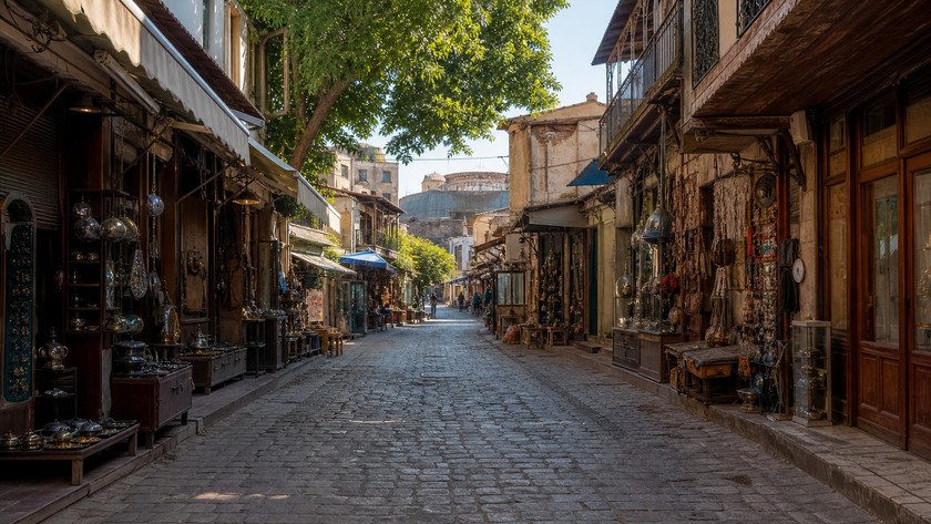 Kemeraltı Gezilecek Yerler: Çarşı, Hanlar ve Konak Rotası