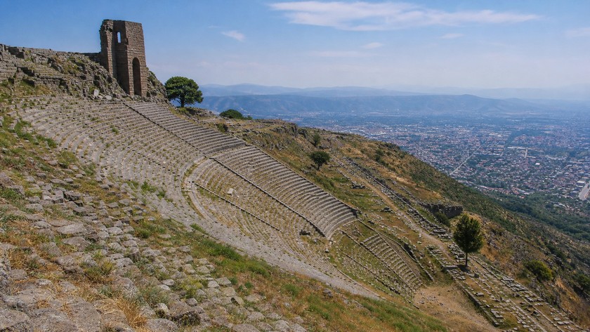 Pergamon antik tiyatro yamaç dokusu ve taş basamaklar