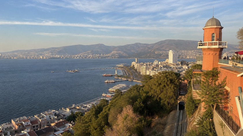 Tarihi Asansör'den İzmir Körfezi manzarası