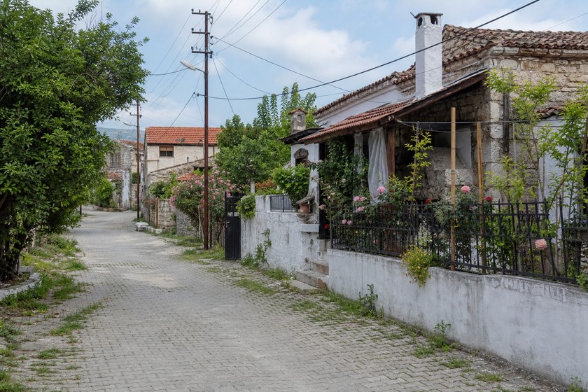 Bademler köy sokakları