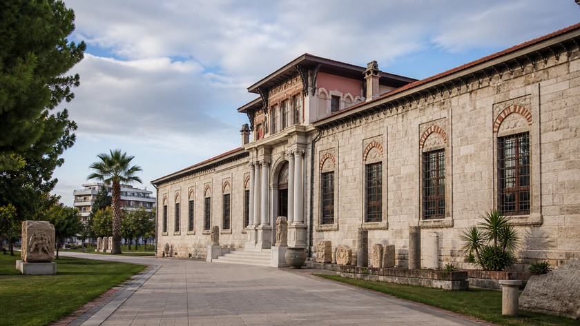 İzmir Arkeoloji Müzesi Rehberi: Eserler, Tarih ve Ziyaret Notları