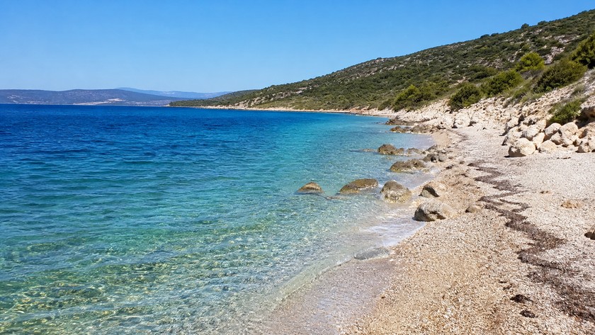 Kuyucak Plajı Rehberi: Karaburun'da Deniz, Dalış ve Ulaşım Notları