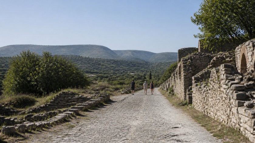 Lebedos Antik Kenti Rehberi: Menderes'te Sessiz Tarih ve Ziyaret Notları
