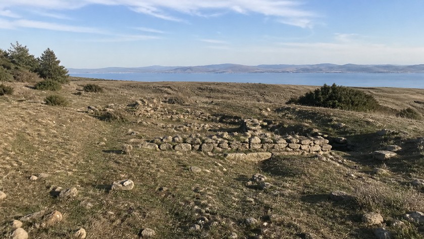 Myrina Antik Kenti Rehberi: Aliağa'da Aiolis Tarihi ve Ziyaret Notları