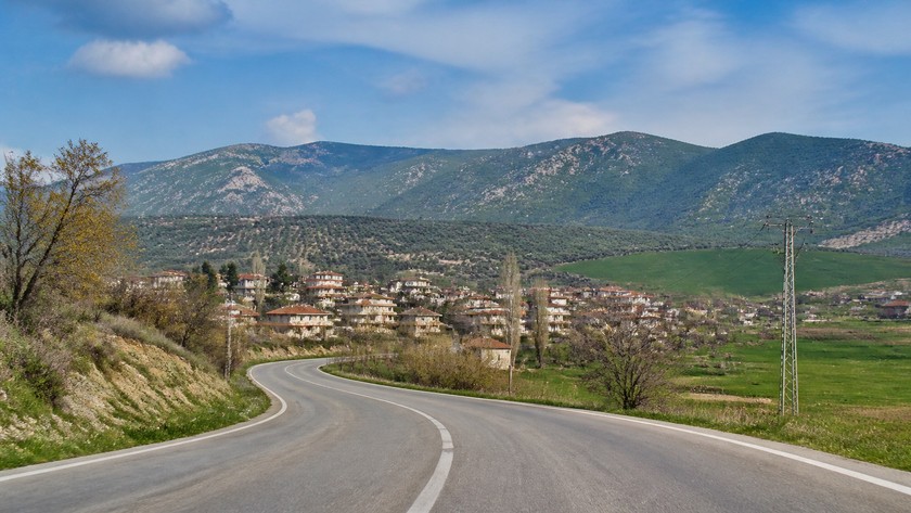 Nazarköy Rehberi: Kemalpaşa'da Cam Boncuk, Köy Rotası ve Ziyaret Notları