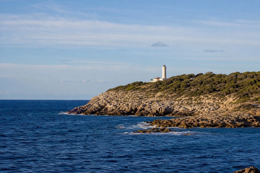 Sarpıncık Deniz Feneri Rehberi: Karaburun'da Rota ve Manzara Notları