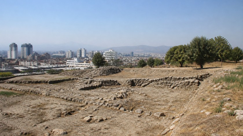 Smyrna Tepekule Rehberi: Bayraklı'da Eski İzmir'in Höyüğü ve Tarihi