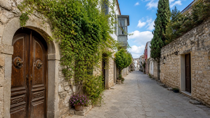 Urla Sanat Sokağı taş yapıları